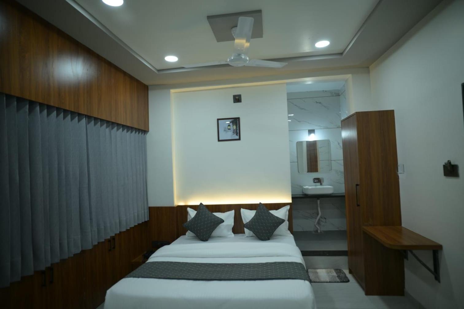 Hotel Aagman Palanpur Екстериор снимка