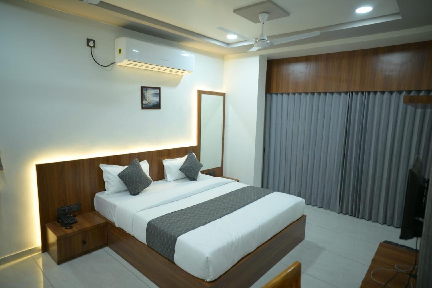 Hotel Aagman Palanpur Екстериор снимка